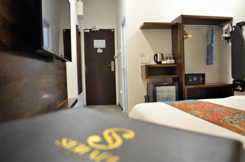 Serapi Hotel Kuching Eksteriør bilde