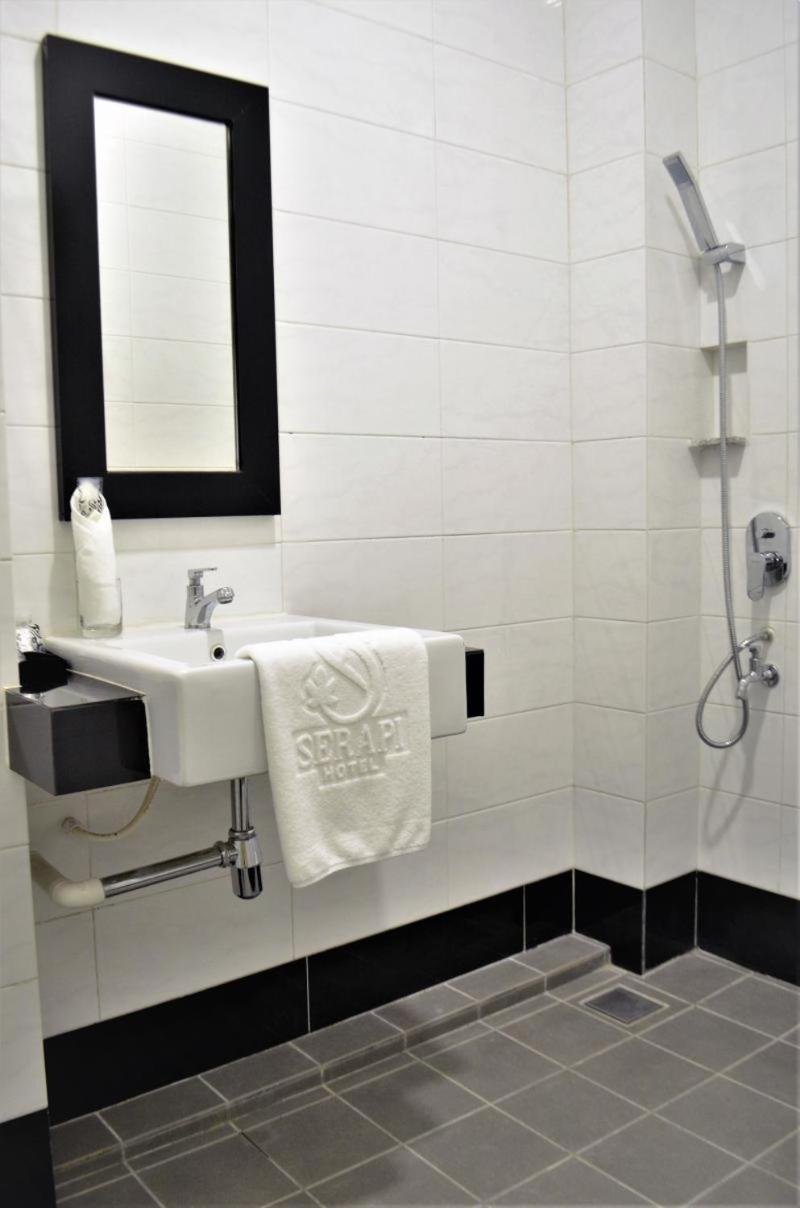 Serapi Hotel Kuching Eksteriør bilde