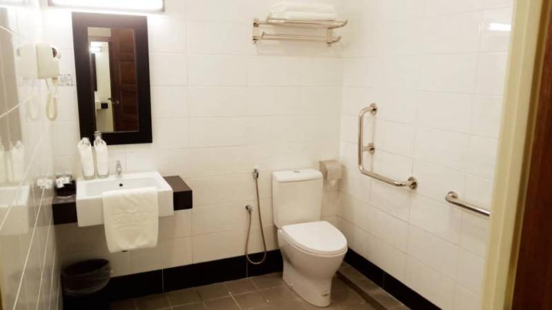 Serapi Hotel Kuching Eksteriør bilde