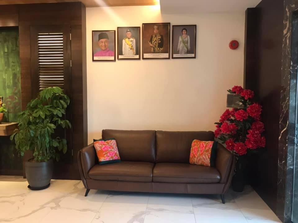 Serapi Hotel Kuching Eksteriør bilde